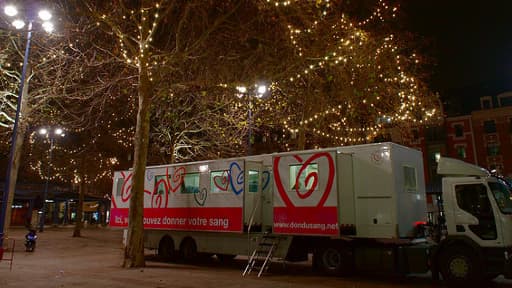 Un camion de l'Etablissement français du sang (EFS), décembre 2010.