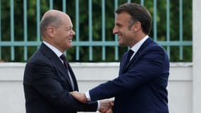 Le chancelier allemand Olaf Scholz et le président français Emmanuel Macron au palais Schloss Meseberg, près de Berlin, le 28 mai 2024.