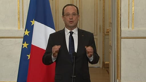 François Hollande à l'Elysée après la sortie du conseil des ministres le 3 avril 2013.
