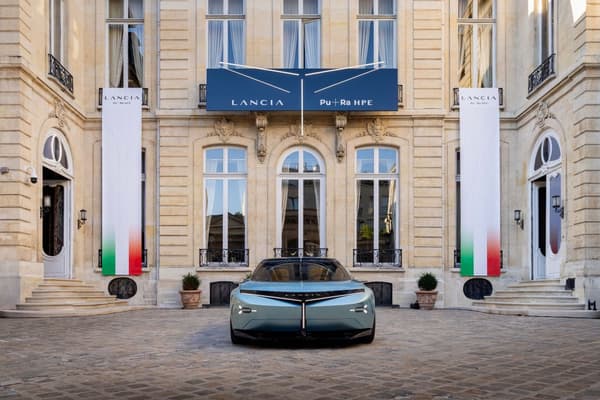 Le concept 100% électrique Lancia Pu+Ra HPE est le manifeste de la marque pour les 10 prochaines années, que ce soit en termes de design extérieur et intérieur.