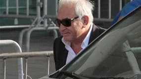 Dominique Strauss-Kahn à l'aéroport de Marrakech. L'ancien directeur du FMI invoque son immunité diplomatique pour écarter la plainte déposée au civil par Nafissatou Diallo. Mais spécialistes du droit international et avocats préviennent qu'il sera très d