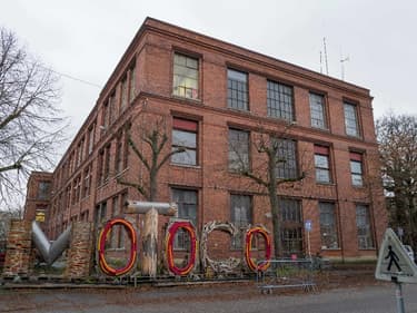 A Mulhouse, une résidence d'artistes réinvente la friche culturelle.