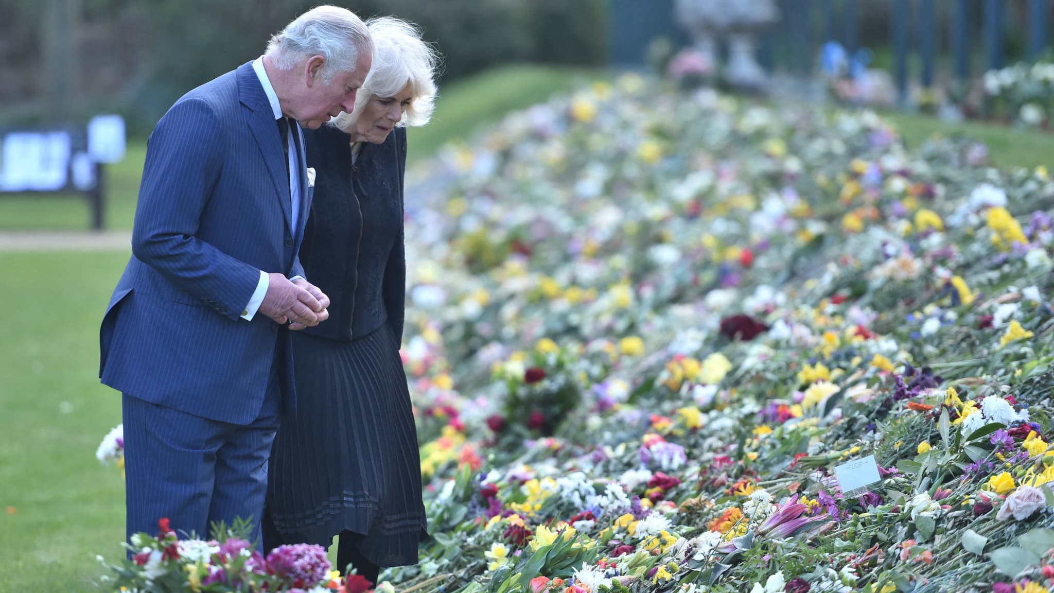 Le prince Charles et Camilla Parker Bowles, duchesse de Cornouailles, le jeudi 15 avril 2021 Le prince Charles et Camilla Parker Bowles, duchesse de Cornouailles, le jeudi 15 avril 2021