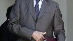 Le ministre français de la Défense, Gérard Longuet, a conditionné dimanche la fin de l'intervention alliée en Libye à la mise en place d'un dialogue entre les militants pro-Kadhafi et l'opposition. /Photo prise le 1er juin 2011/REUTERS/Jacky Naegelen