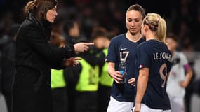 Corinne Diacre dispose d'une grande aura auprès de ses joueuses