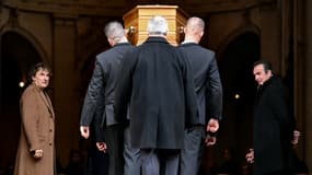 Albert Dupontel et Jean Dujardin présents lors des obsèques de Bertrand Blier, le 29 janvier à Paris. 
