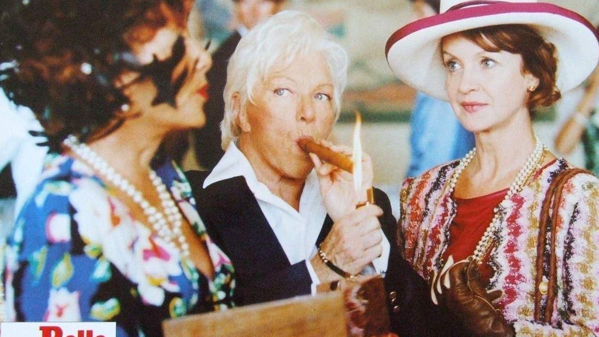 Line Renaud entourée de Stéphane Audran (gauche) et Danièle Lebrun (droite) dans "Belle-Maman" (1999) Line Renaud entourée de Stéphane Audran (gauche) et Danièle Lebrun (droite) dans "Belle-Maman" (1999)