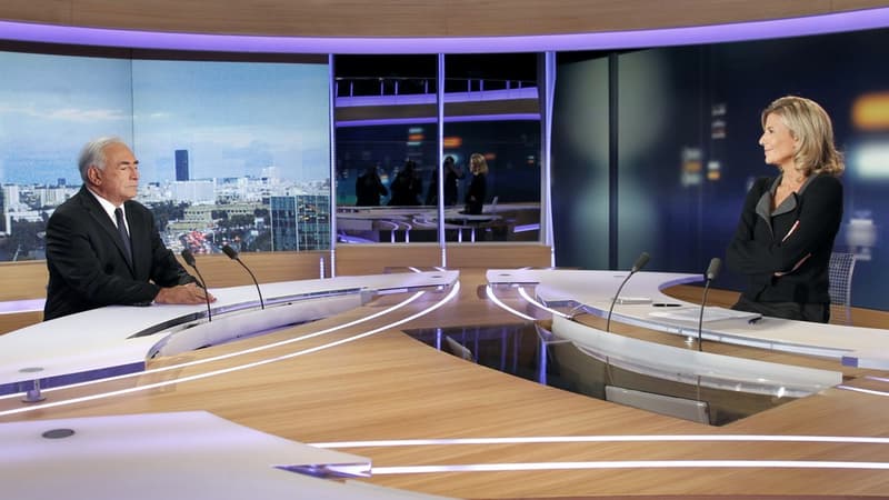 Claire Chazal en interview avec Dominique Strauss-Kahn sur le plateau du JT de TF1