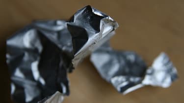 Les grands acteurs de l'aluminium sont accusés de garder leur stock pour faire grimper les prix.