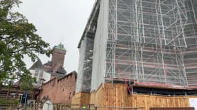 L'échaufaudage qui recouvre une partie du site du château alsacien du Haut-Koenigsbourg.