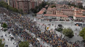 La mairie de Barcelone évalue à plus de 1,5 million d'euros les dégâts directs des manifestations, (700 conteneurs à ordures brûlés, pavés arrachés, feux de signalisation abîmés...), sans prendre en compte la nuit de jeudi à vendredi.