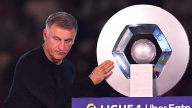 Christophe Galtier avec le trophée de la Ligue 1, le 3 juin 2023
