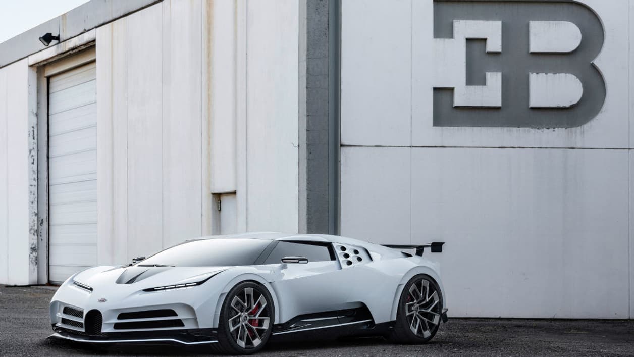 Le nom Centodieci ("cent dix" en italien) porte un double hommage: à la marque Bugatti elle-même, qui fête ses 110 ans cette année, et à l’EB110, un modèle sorti en 1991.