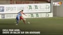 Exclu pour avoir... envoyé un ballon sur son adversaire