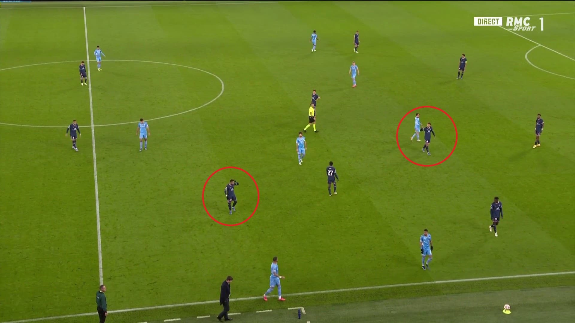 Neymar et Paredes lors de Manchester City-PSG Neymar et Paredes lors de Manchester City-PSG