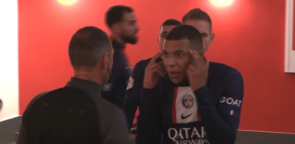 Mbappé seeks clarification from referees in corridor during 8 October 2022 Reims-PSG