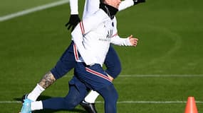 La star du PSG Lionel Messi et Mauro Icardi à l'entraînement de veille de match, le 30 janvier 2022 au Camp des Loges 