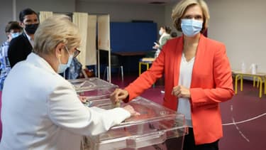 Valérie Pécresse, candidate à sa réélection à la présidence de la région Ile-de-France, vote le 27 juin 2021 à  Vélizy-Villacoublay (Yvelines)