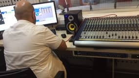 Dans les locaux de la radio El Ghad.