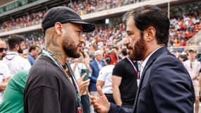 Neymar et Mohammed Ben Sulayem, président de la FIA, lors du GP d'Espagne, le 4 juin 2023