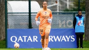 Sarah Bouhaddi avec le PSG, à Saint-Germain-en-Laye le 5 novembre 2022
