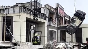 Capture d'écran de l'AFP d'une séquence diffusée par le ministère russe des Situations d'urgence, vendredi, après le bombardement sur la ville de Lyssytchansk.