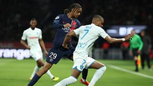 Bradley Barcola au duel avec Loïc Nego lors du match PSG-Le Havre, 27 avril 2024