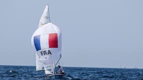 Le bateau de la France en catégorie 470 lors des JO de Paris, août 2024