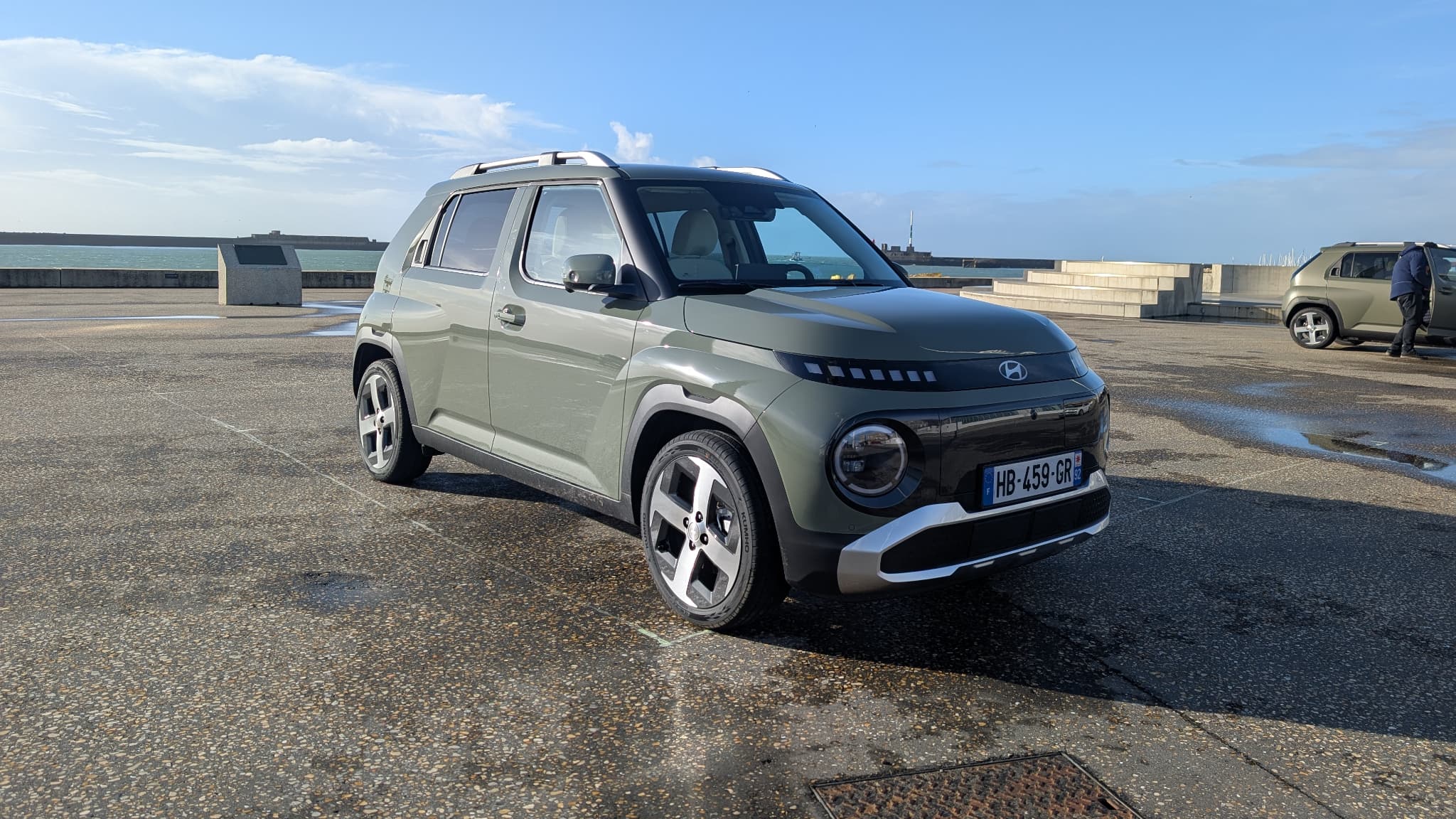 Hyundai insert is presented as a mixture of a city and SUV in a very compact format.
