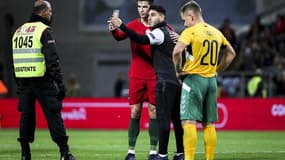 Ronaldo avec un supporter
