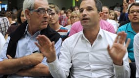 Henri Emmanuelli (à gauche) en compagnie de Benoît Hamon à La Rochelle en 2014.