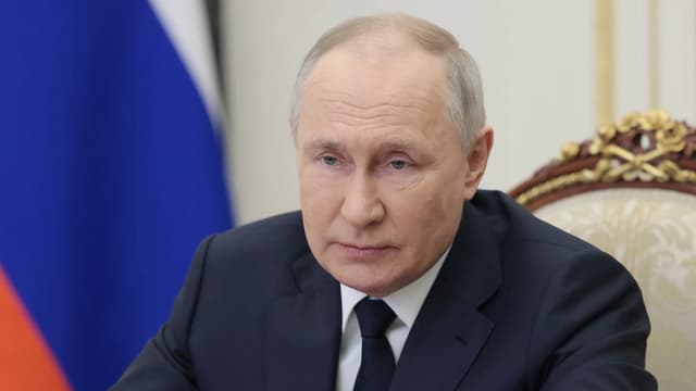 Vladimir Poutine s'exprime par visio-conférence depuis le Kremlin, le 2 mars 2023