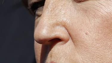La première secrétaire du Parti socialiste Martine Aubry a estimé mercredi qu'Angela Merkel devait être satisfaite de la déclaration de candidature à l'élection présidentielle de Nicolas Sarkozy. "Avec lui, Madame Merkel ne risque rien: il lâche tout. Ils