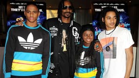 Snoop Dogg entouré de ses enfants Cordell Broadus, Cori Broadus et Corde Broadus.