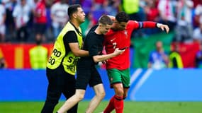Cristiano Ronaldo a été approché à plusieurs reprises par des supporters contre la Turquie le 22 juin 2024