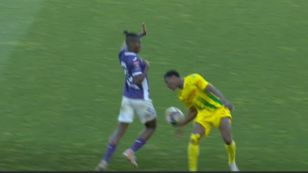 La main de Traoré lors de Nantes-Toulouse