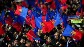 Les supporters du FC Barcelone face à Naples, le 12 mars 2024
