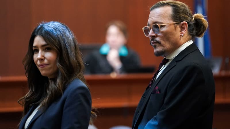 Johnny Depp et l'une de ses avocates, Camille Vasquez, au tribunal, le 18 juin 2022.