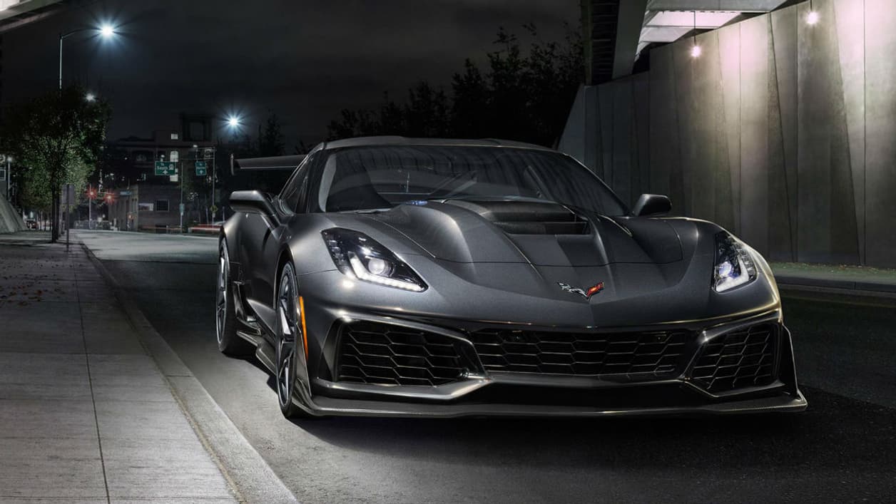 Sur le capot de la ZR1, Chevrolet a collé un énorme extracteur d'air pour que le V8 respire bien. Sur le capot de la ZR1, Chevrolet a collé un énorme extracteur d'air pour que le V8 respire bien.