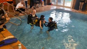 Des personnes en situation de handicap initiées à la plongée à Solliès-Toucas.