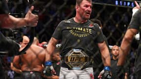 Stipe Miocic avec la ceinture de champion des lourds de l'UFC en août 2019