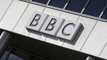"Ding Dong! The Witch Is Dead" ("Ding Dong ! La Sorcière est morte"), extrait de la bande originale du "Magicien d'Oz", décolle dans les meilleures ventes de musique en Grande-Bretagne depuis la mort de Margaret Thatcher et pose un casse-tête à la BBC. Da