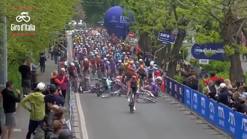 L enorme chute collective a la fin de la 1ere etape du Giro le 8 mai 2026 a Burgas Bulgarie 2283066