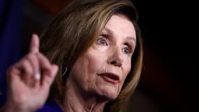 Nancy Pelosi, démocrate de l'Etat de Californie, parle durant as conférence de presse hebdomadaire à Washington DC, aux Etats-Unis.