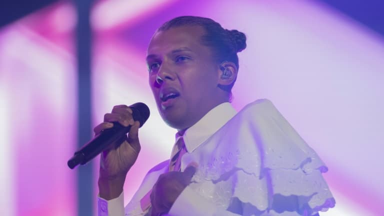 Stromae sur la scène du festival des Vielles Charrues à Carhaix-Plouguer, en Finistère, le 14 juillet 2022 