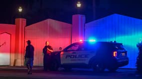 Une voiture de police devant la résidence de l'ancien président américain Donald Trump à Mar-A-Lago, à Palm Beach, en Floride, le 8 août 2022. 
