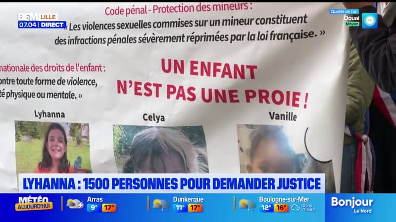 Des centaines de personnes rassemblées devant les tribunaux 