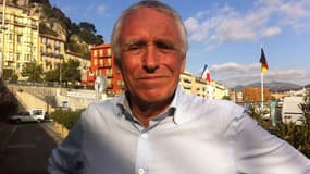 S'il "vit très bien", Thierry aussi se dit déçu de la politique.