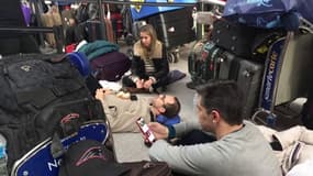 Gel du carburant, pistes enneigées, vol annulés... la colère des passagers à l'aéroport de New York