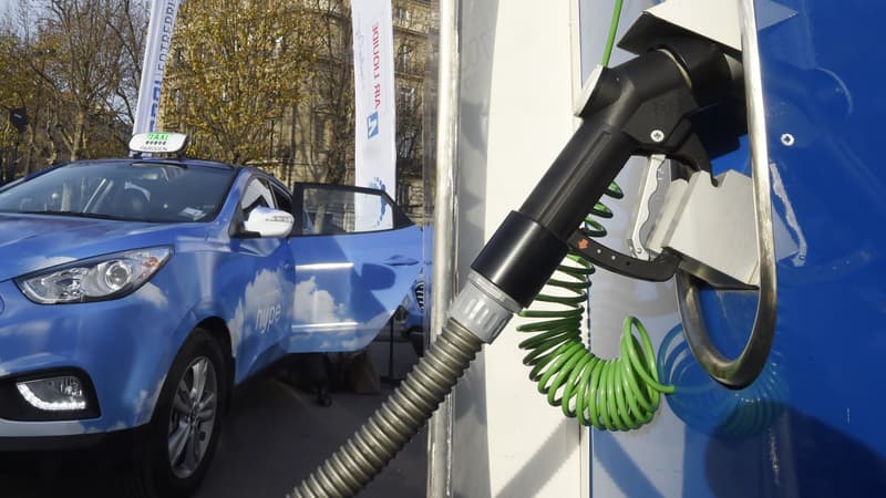 L'hydrogène évite certaines difficultés des véhicules électriques, comme l'autonomie et le temps de recharge, tout en réduisant la consommation d'électricité.